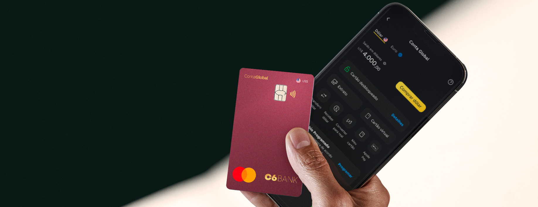 Foto de uma mão direita segurando um celular com app C6 Bank aberto na tela de Conta Global e um Cartão de Débito Internacional vinho